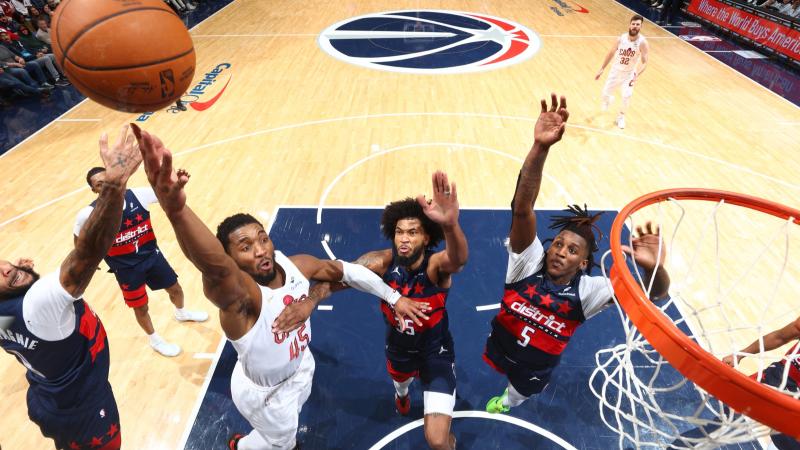 德甲半场：基尼洛斯1射1传，卡德破门，奥格斯堡2-0勒沃库森